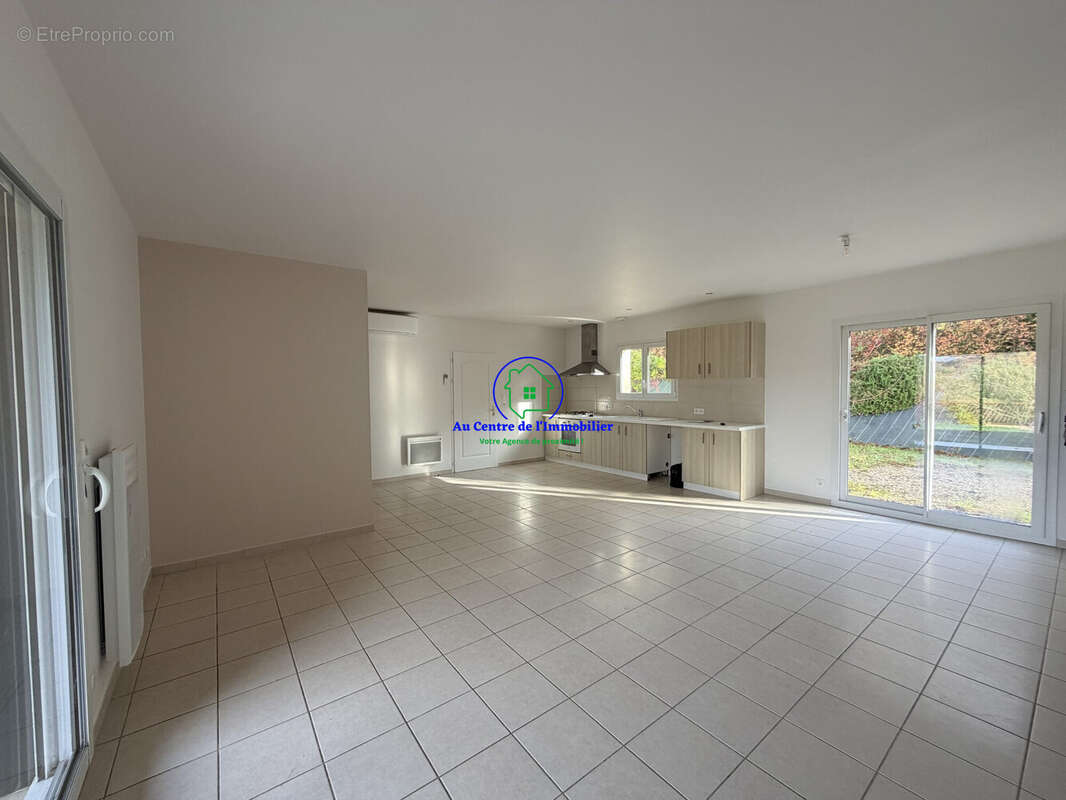 Maison à SAINT-URCISSE