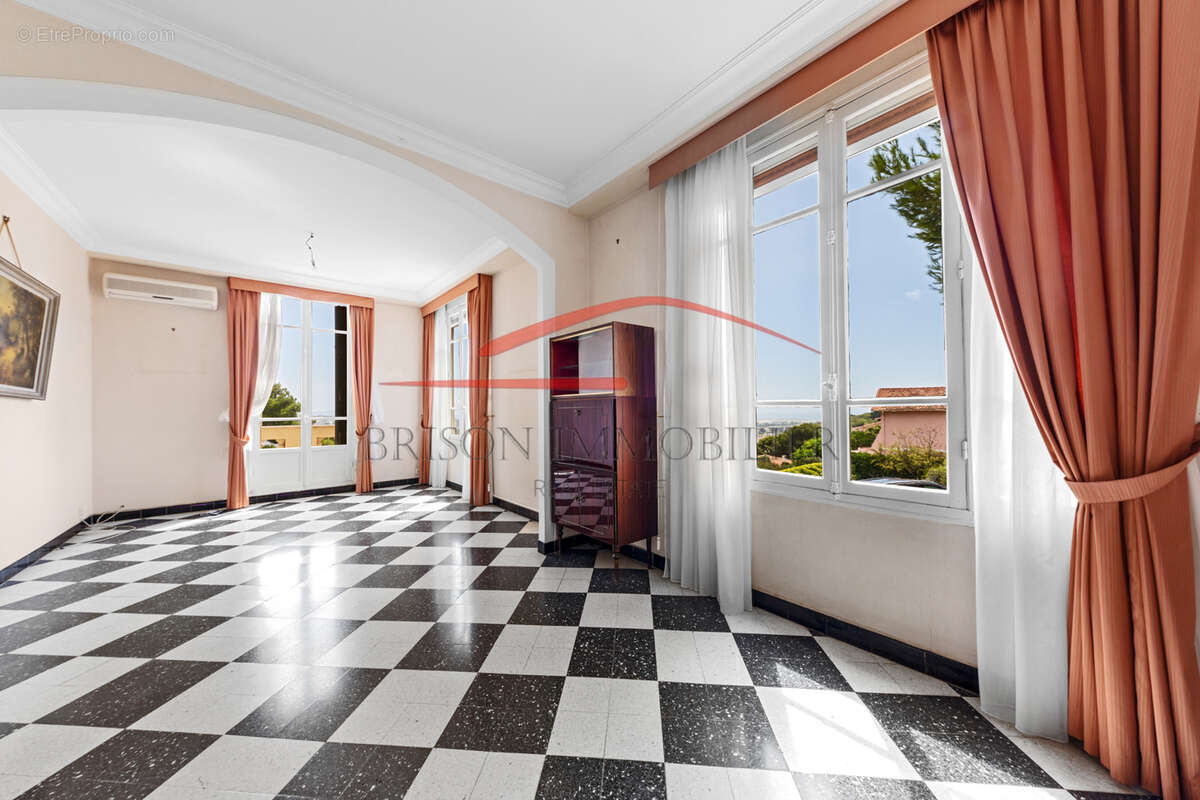 Maison à SAINT-LAURENT-DU-VAR