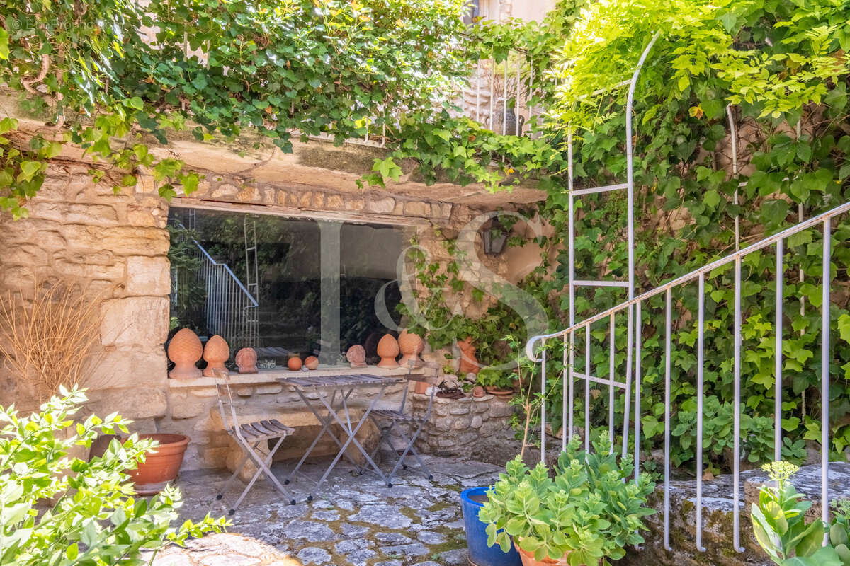 Maison à VENASQUE
