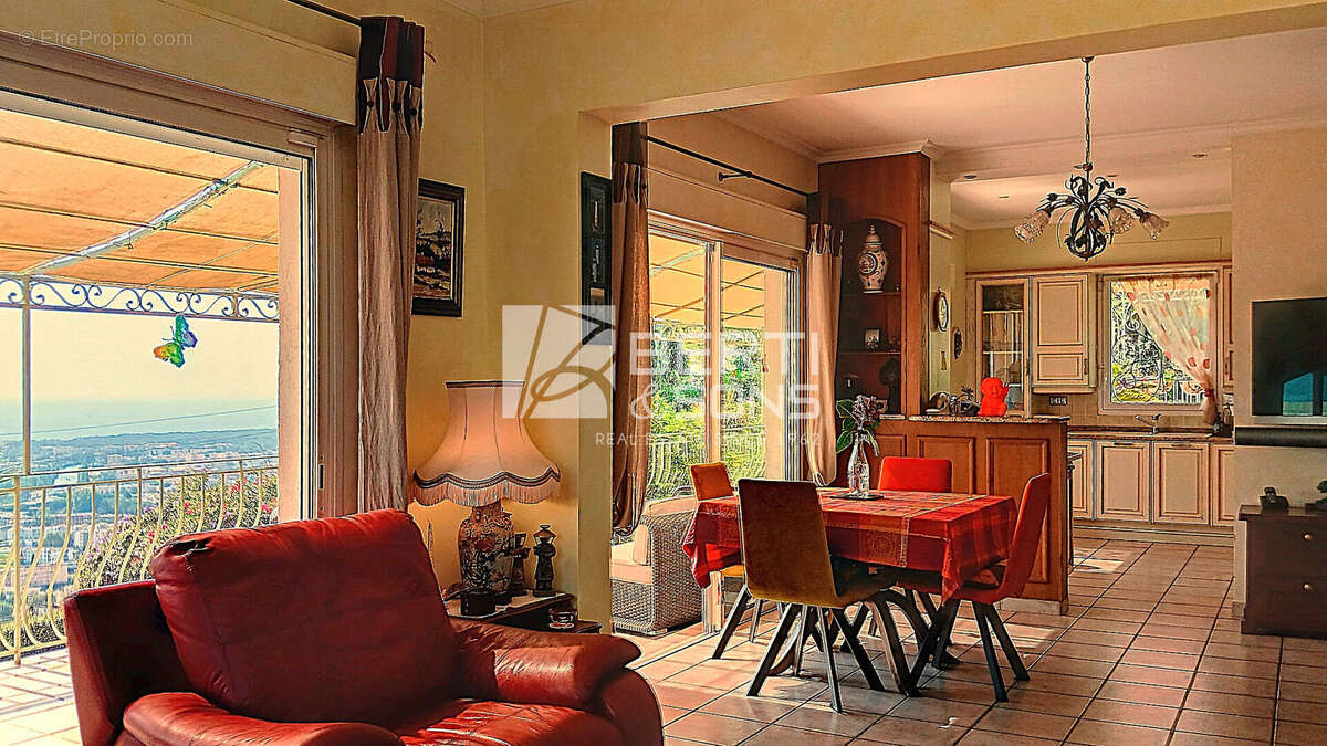 Maison à MANDELIEU-LA-NAPOULE