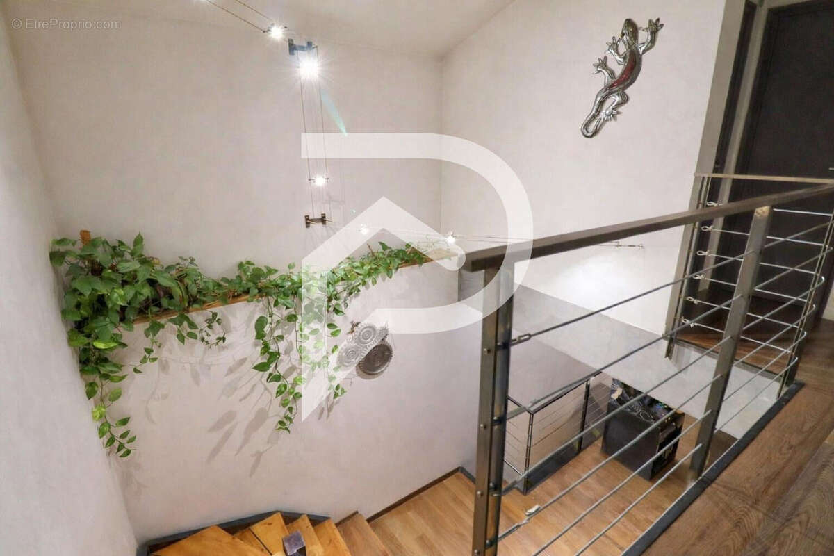 Maison à VINON-SUR-VERDON