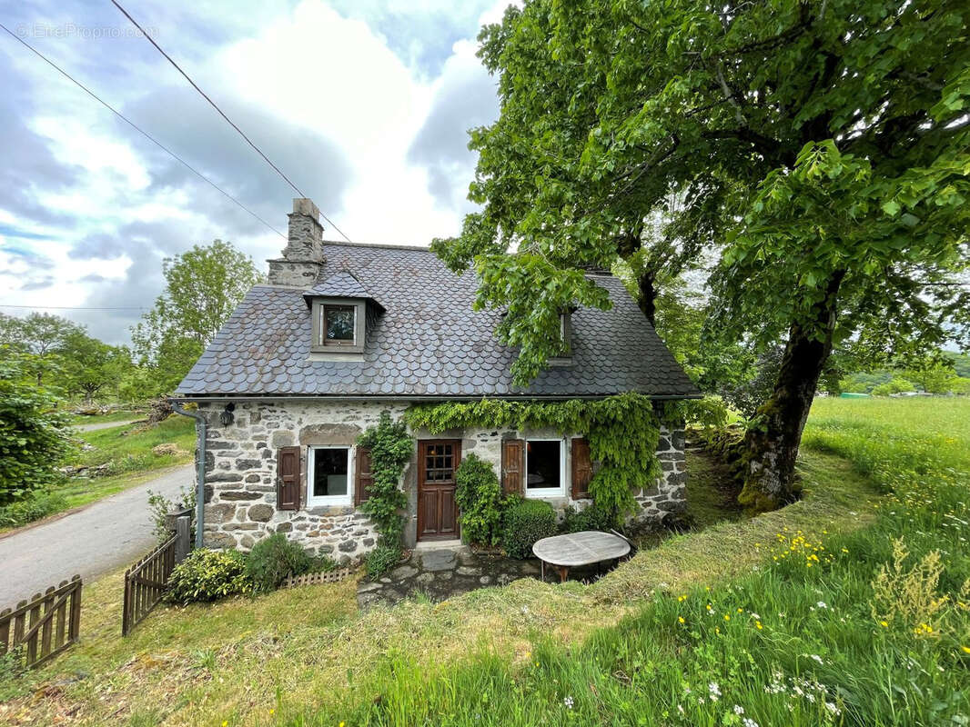 Maison à SAINT-ETIENNE-DE-CHOMEIL