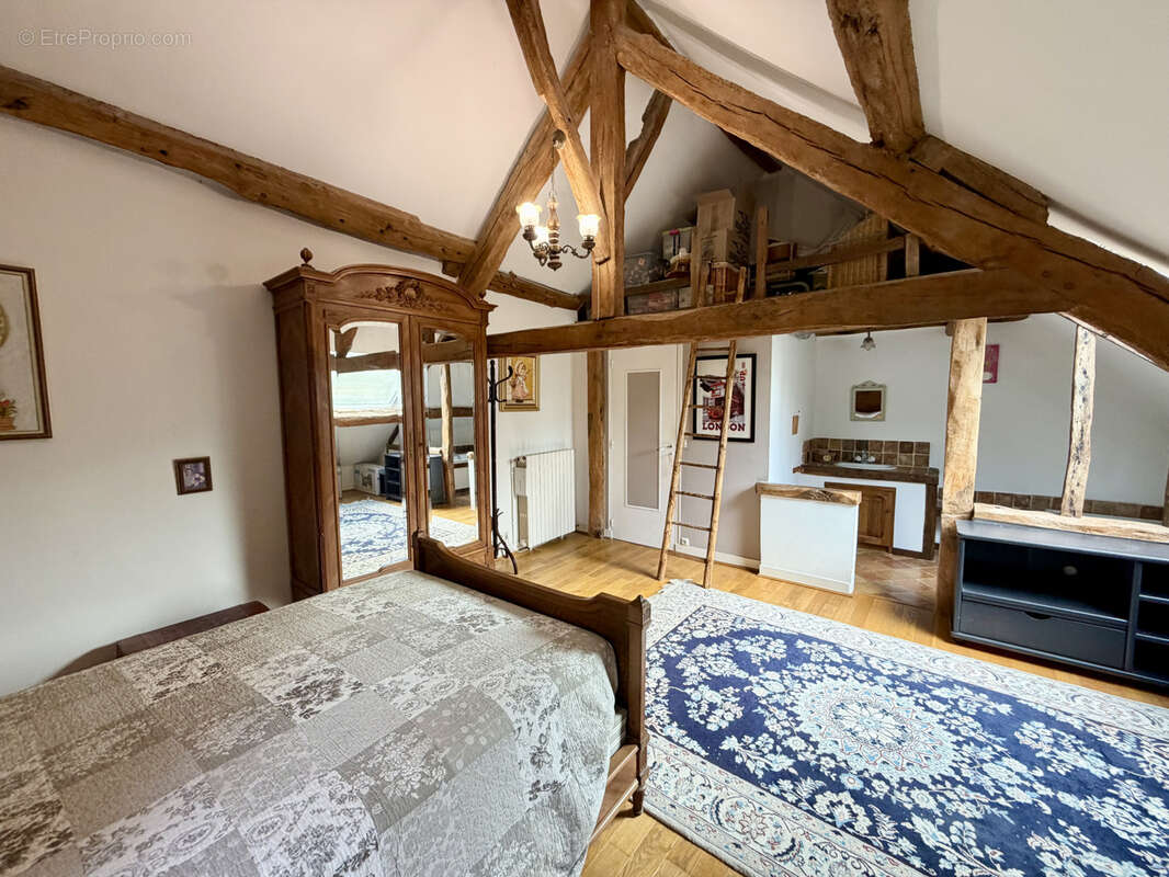 Maison à SAINT-CYR-SUR-MORIN