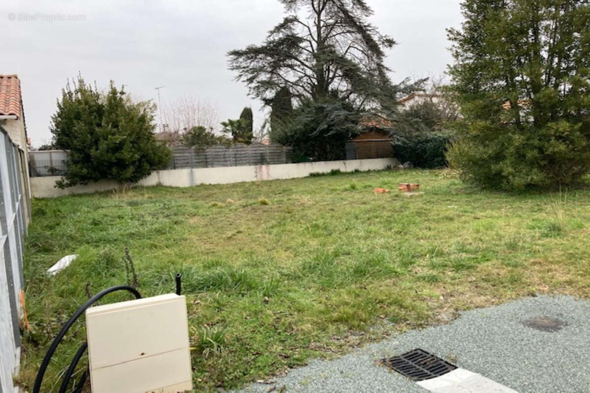 Terrain à SAINT-GEORGES-DE-DIDONNE