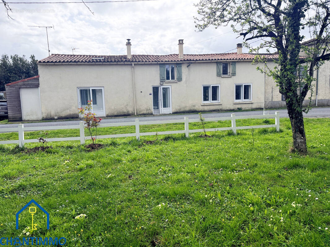 Maison à LA CAILLERE-SAINT-HILAIRE