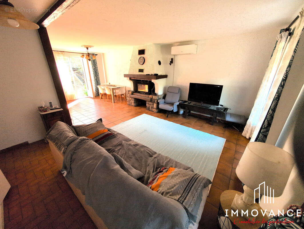 Maison 136 m² à Saint-Clement-De-Riviere  - photo 4