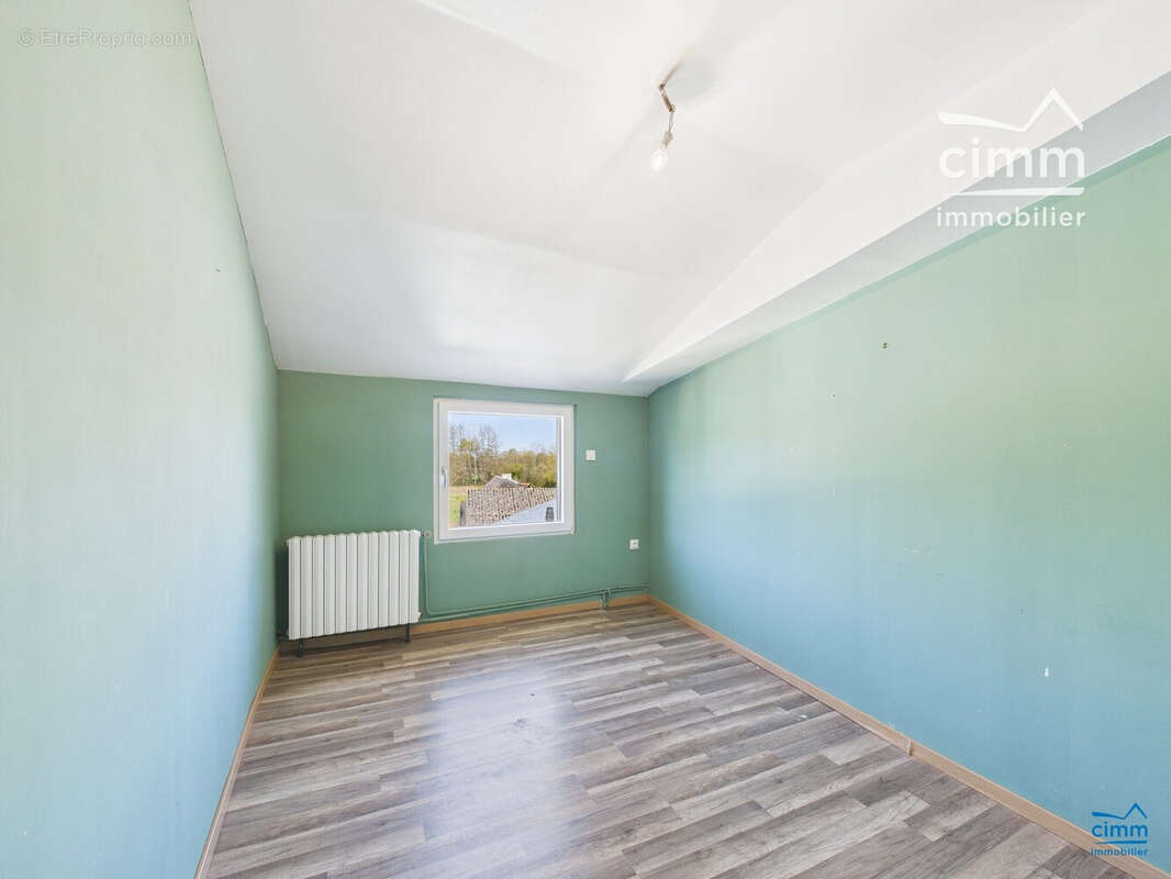 Maison à LONGUE-JUMELLES