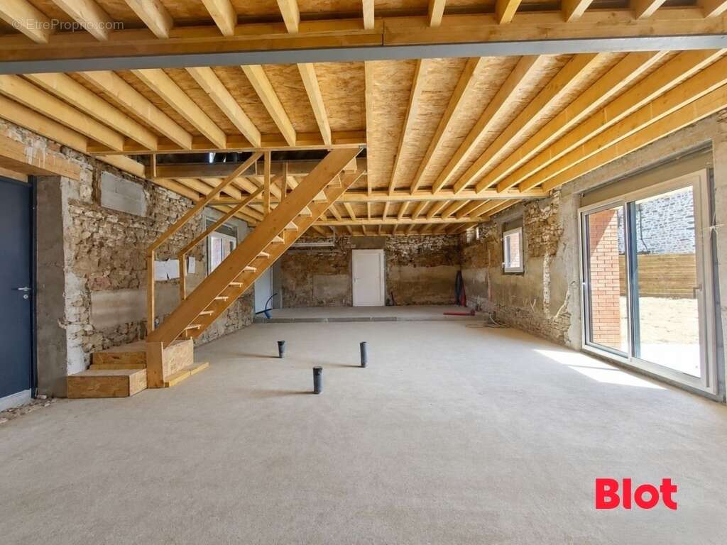 Maison 150 m² à Montreuil-Sous-Perouse  - photo 4