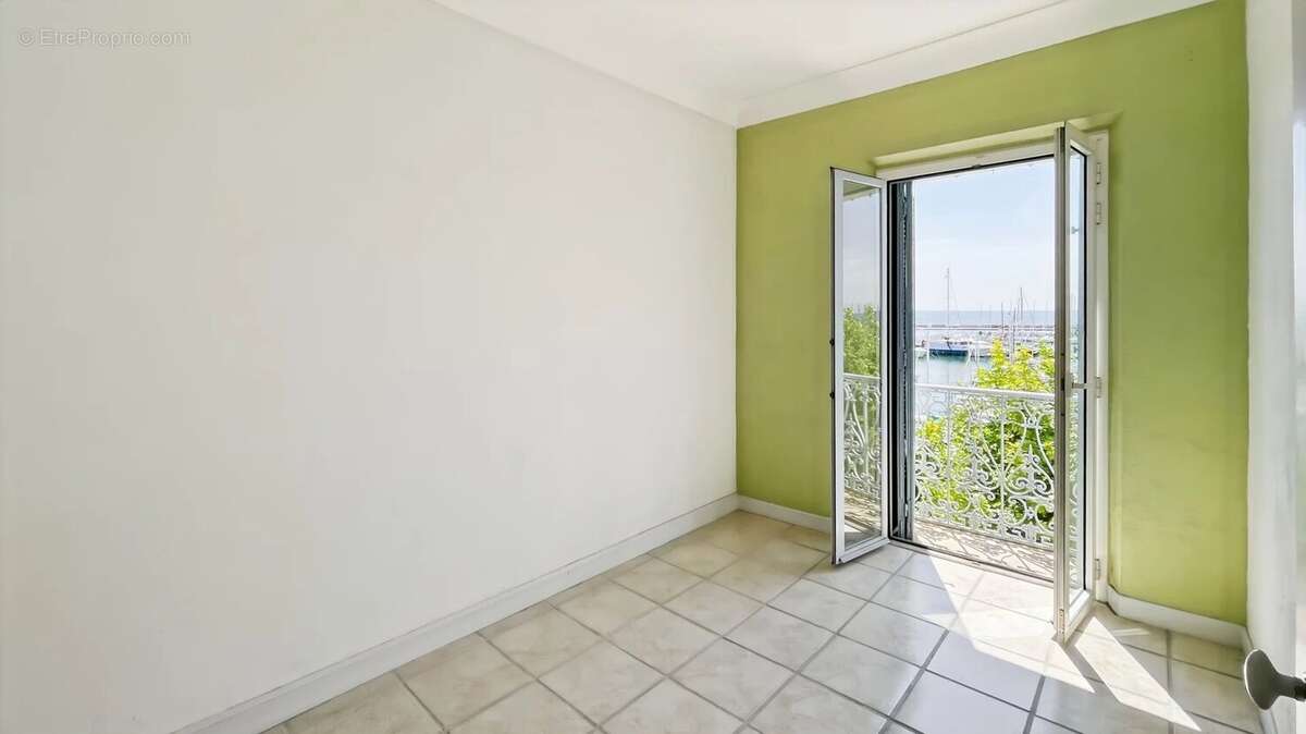 Appartement à VALLAURIS