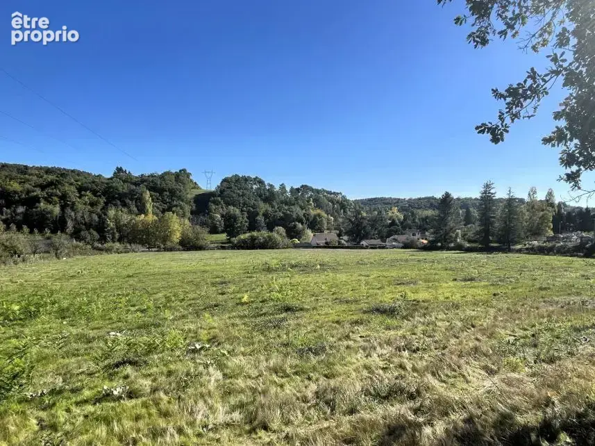Terrain à MARCILLAC-SAINT-QUENTIN