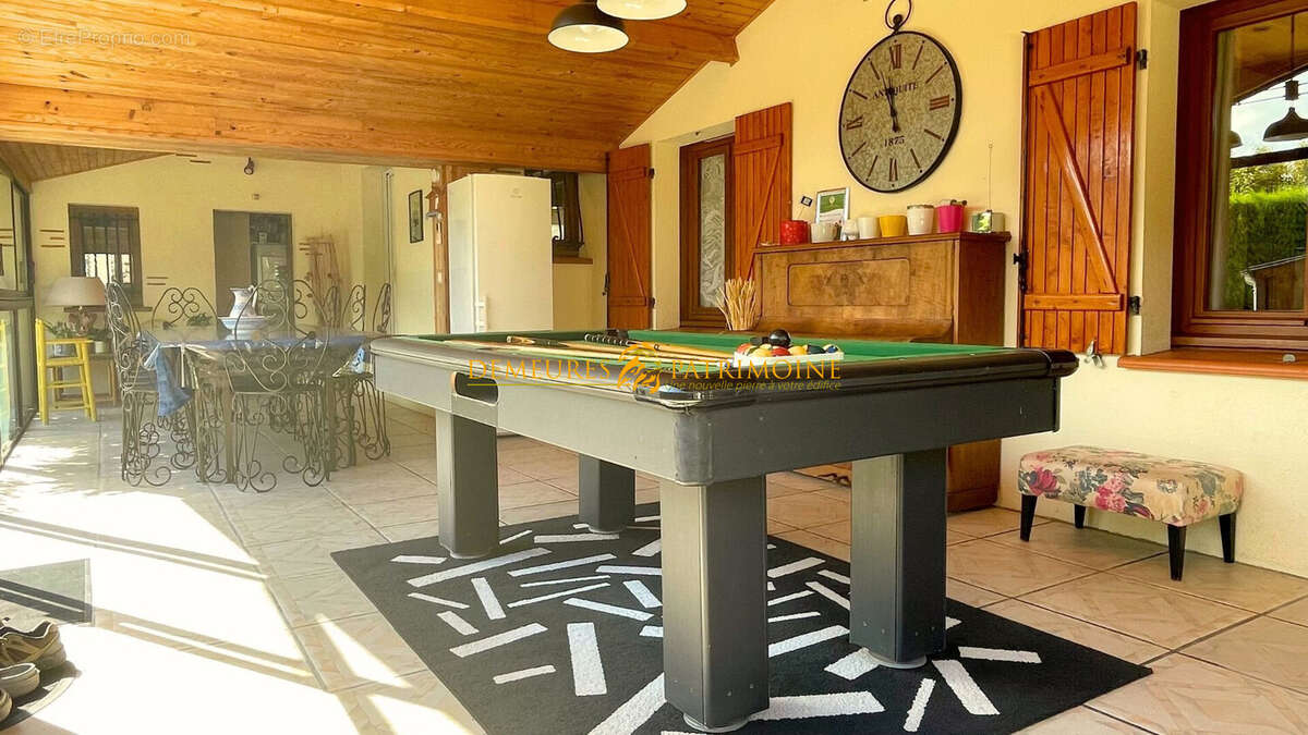 Maison à SAINT-HILAIRE-DE-LUSIGNAN