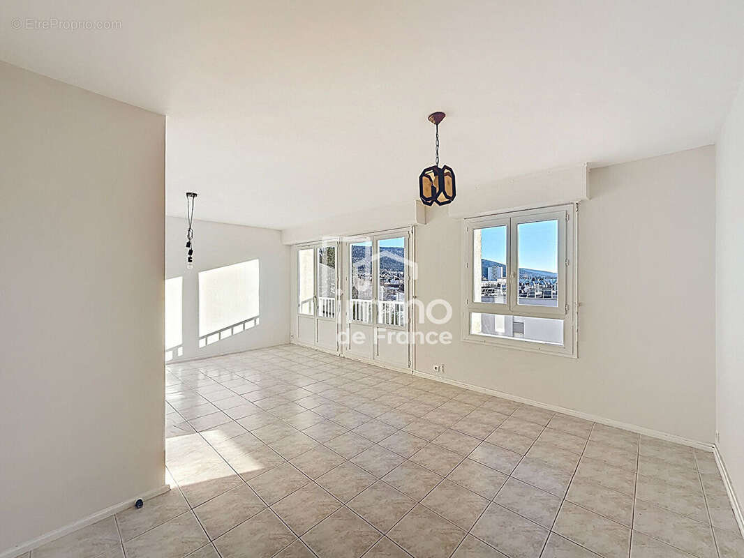 Appartement Oyonnax 4 pièce(s) 78 m2 - photo 5