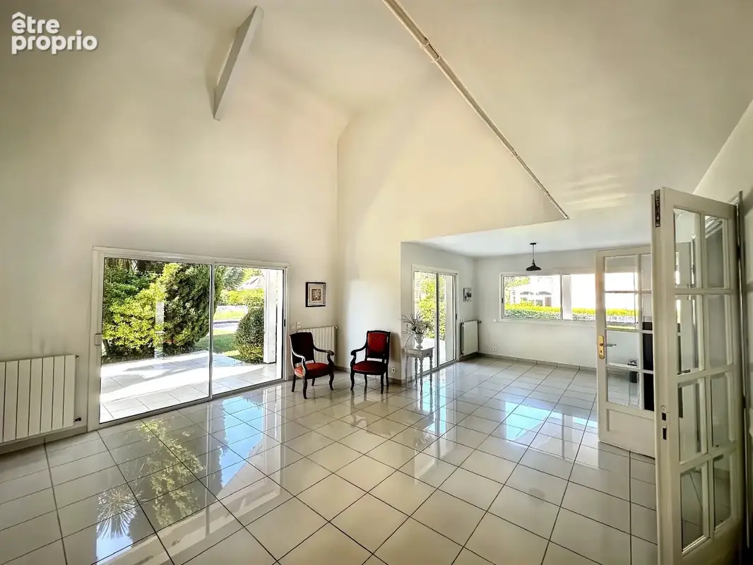 Maison T5 de 163 m2  dans un quartier très recherché - photo 2