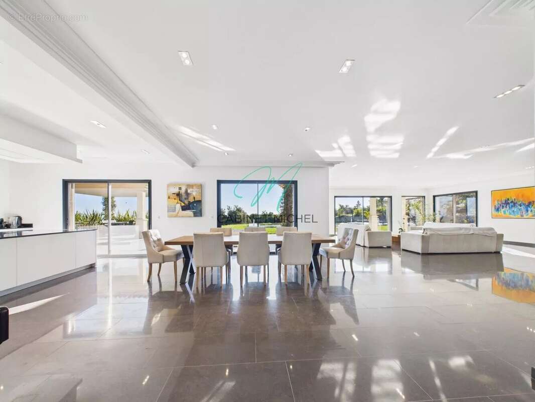 Maison à ROQUEFORT-LES-PINS