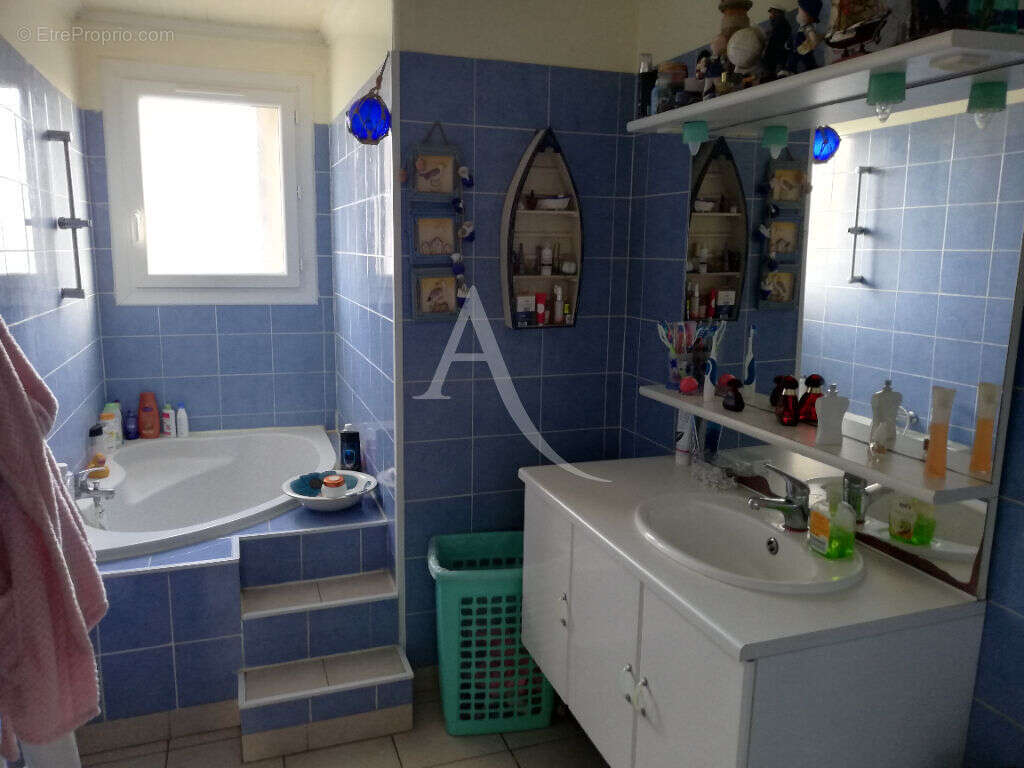 Maison à MOUTIERS-LES-MAUXFAITS