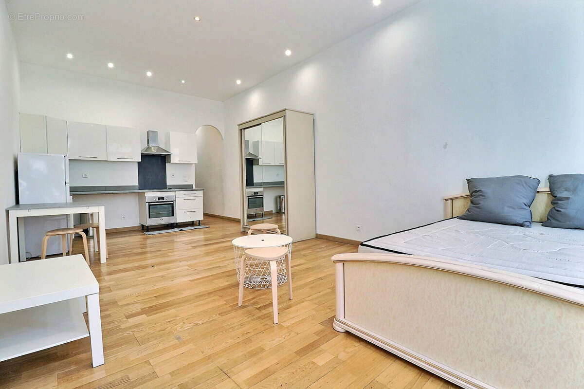 Appartement à MARSEILLE-5E