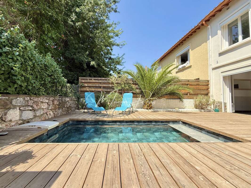 Maison 95 m² à Saint-Esteve  - photo 11