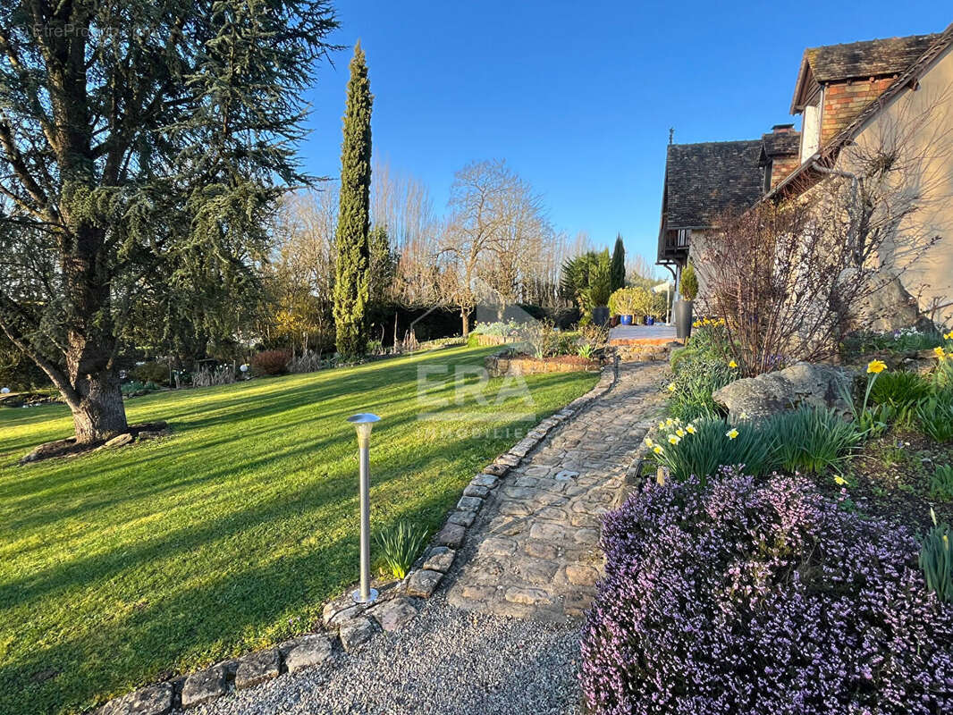 Maison 5 chambres avec piscine - SAINT LONGIS - photo 2