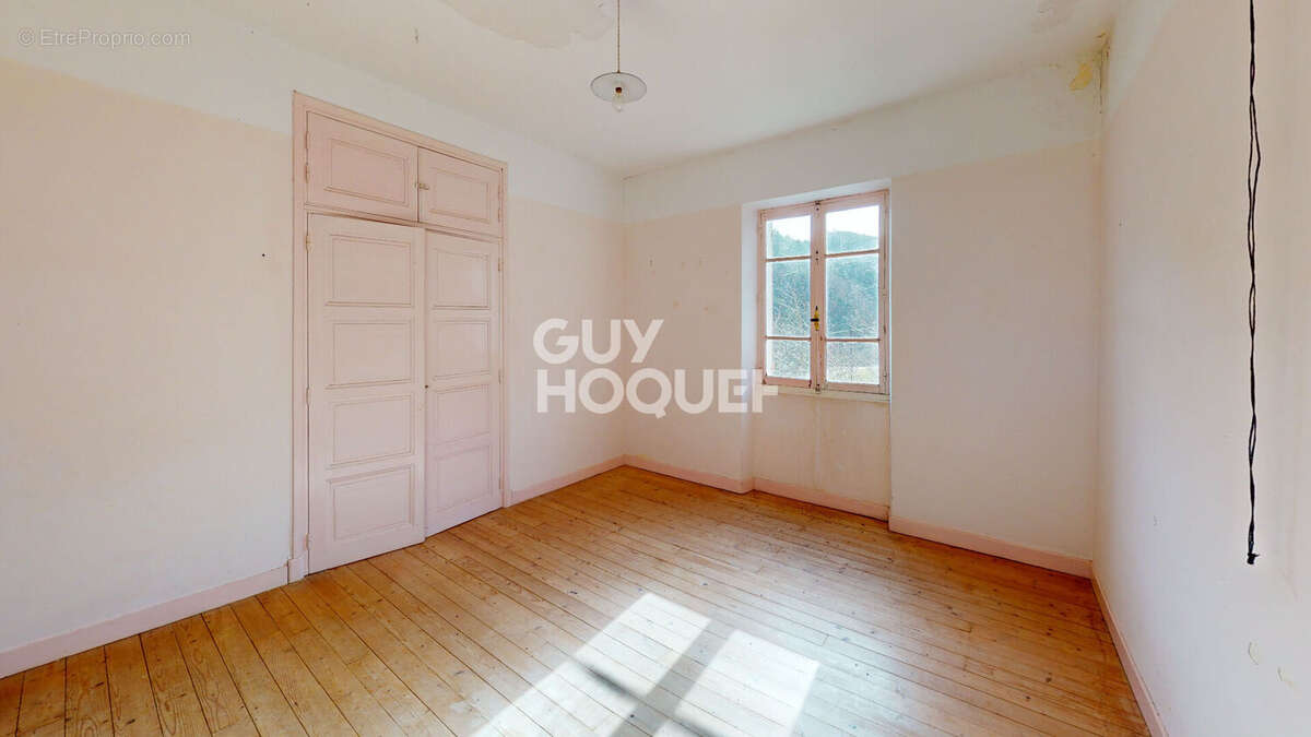 Maison à EYGLUY-ESCOULIN