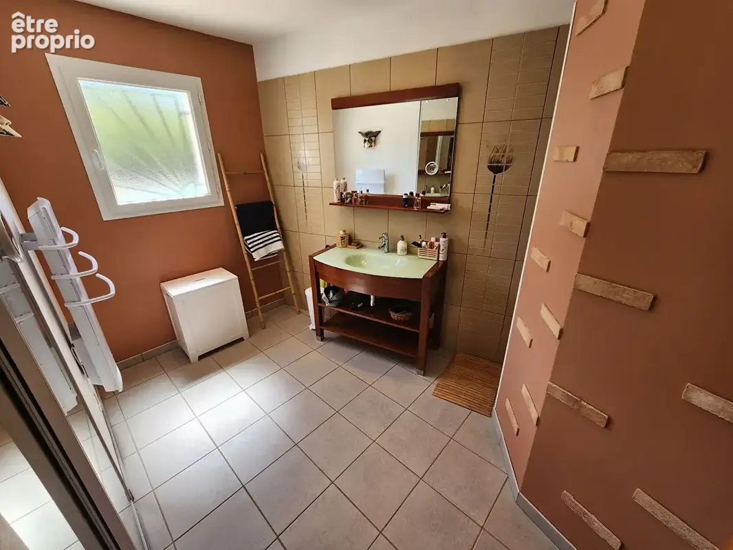 Réf :" SÉRÉNITÉ" Pavillon de type 4 avec piscine, jardin et garage - photo 7