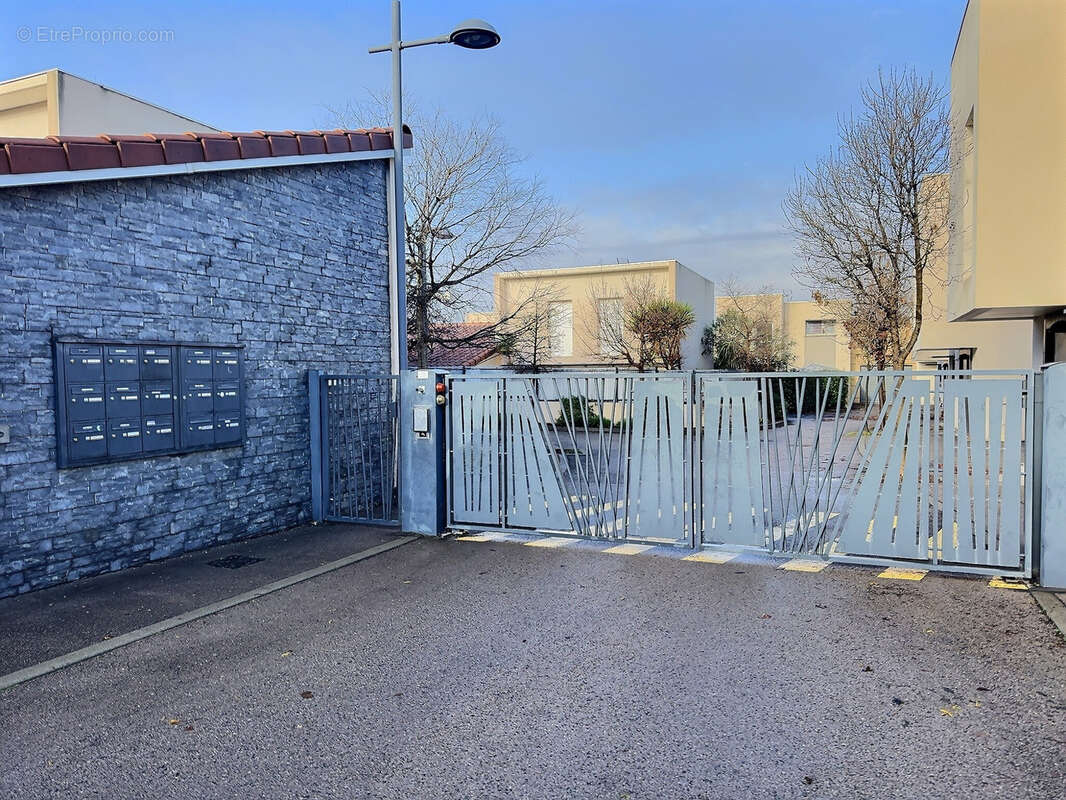 Maison à SAINT-BRES