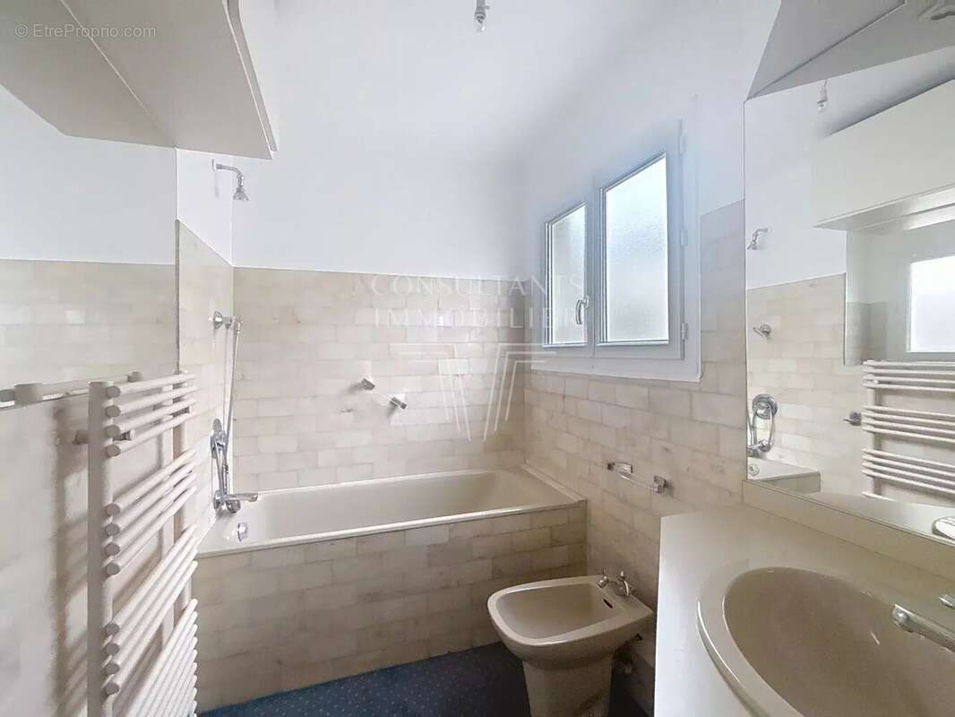 Appartement à NEUILLY-SUR-SEINE