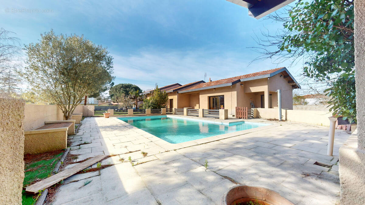 Maison à LA TOUR-DU-CRIEU