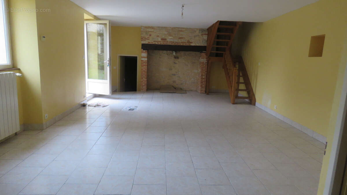 Ensemble immobilier de 2 maisons (en pierres et mitoyennes) avec une grange (en pierres) Secteur SAINT RAPHAEL - photo 22