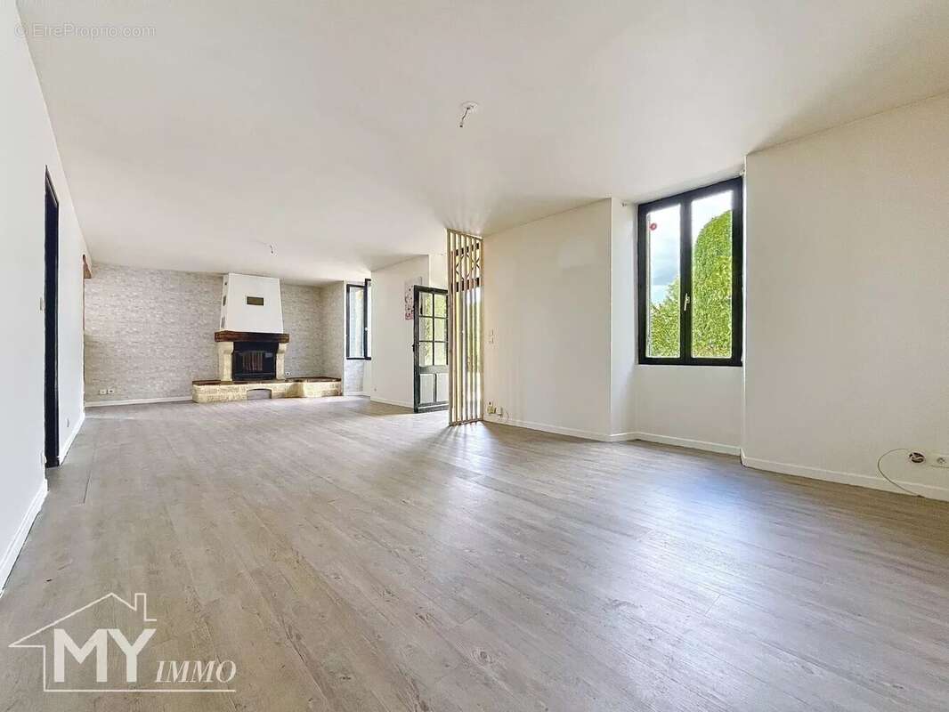 Maison à SAINTE-RADEGONDE