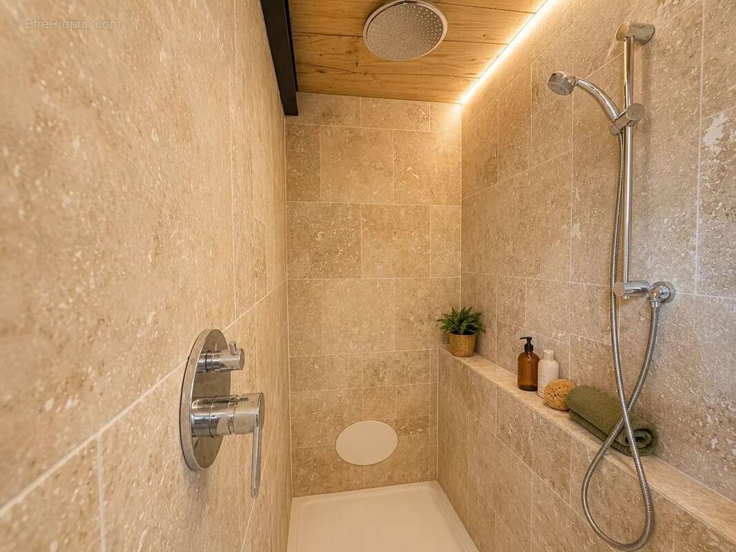 Appartement à REGUSSE