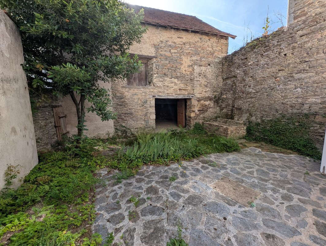 Maison à SAINT-YRIEIX-LA-PERCHE