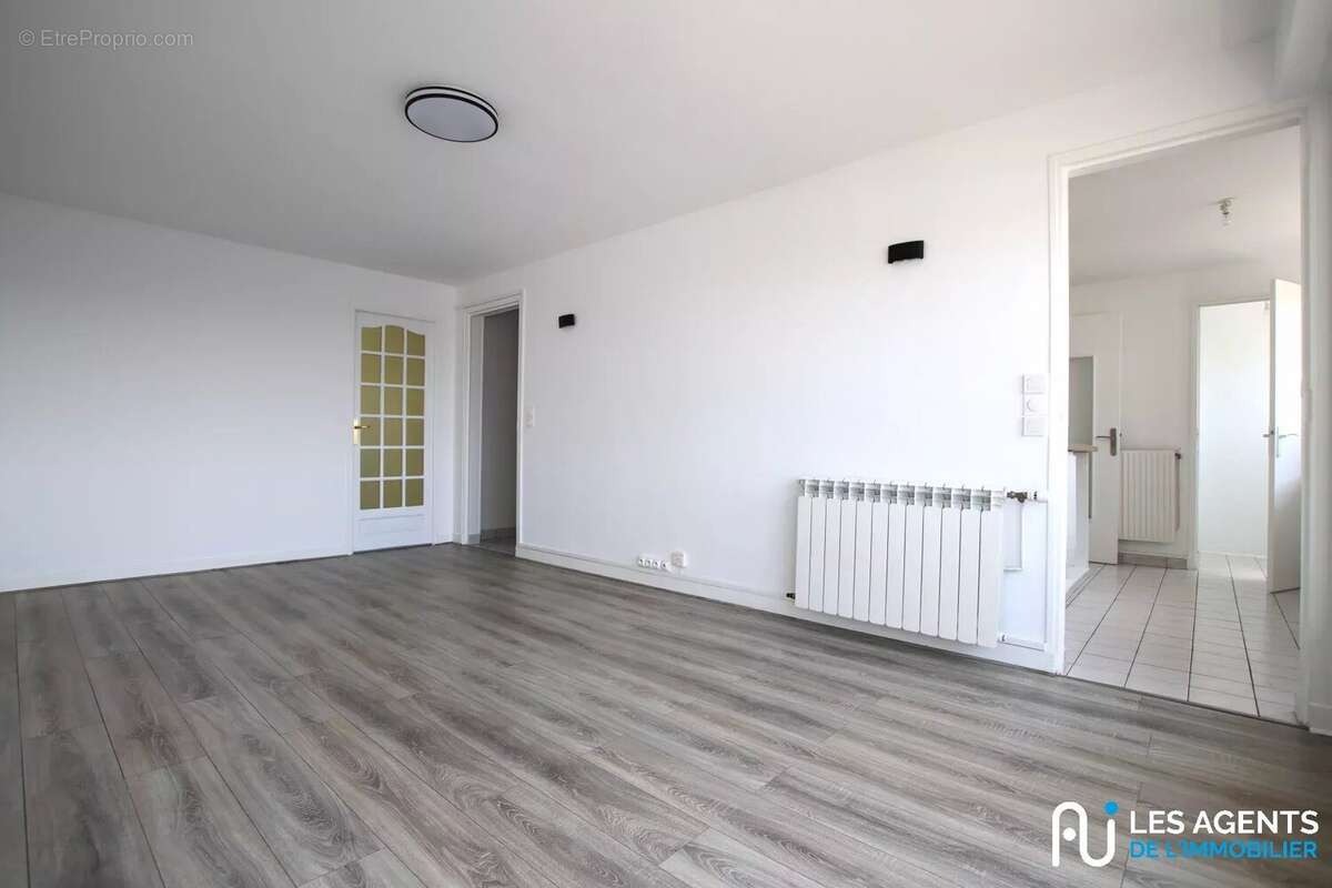 Appartement 66 m² à Saint-Jean-De-La-Ruelle  - photo 2