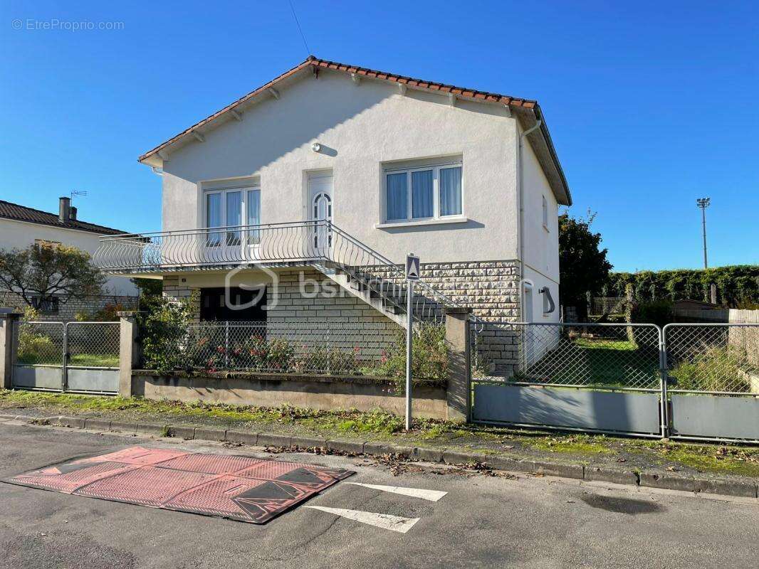 Maison à RUFFEC