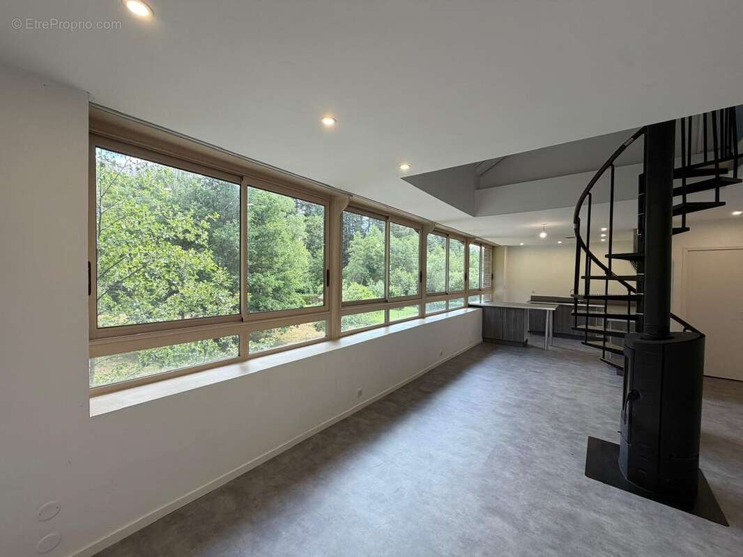 Maison 10 pièces 109 m² à vendre à Celles-Sur-Durolle (63250) - photo 2