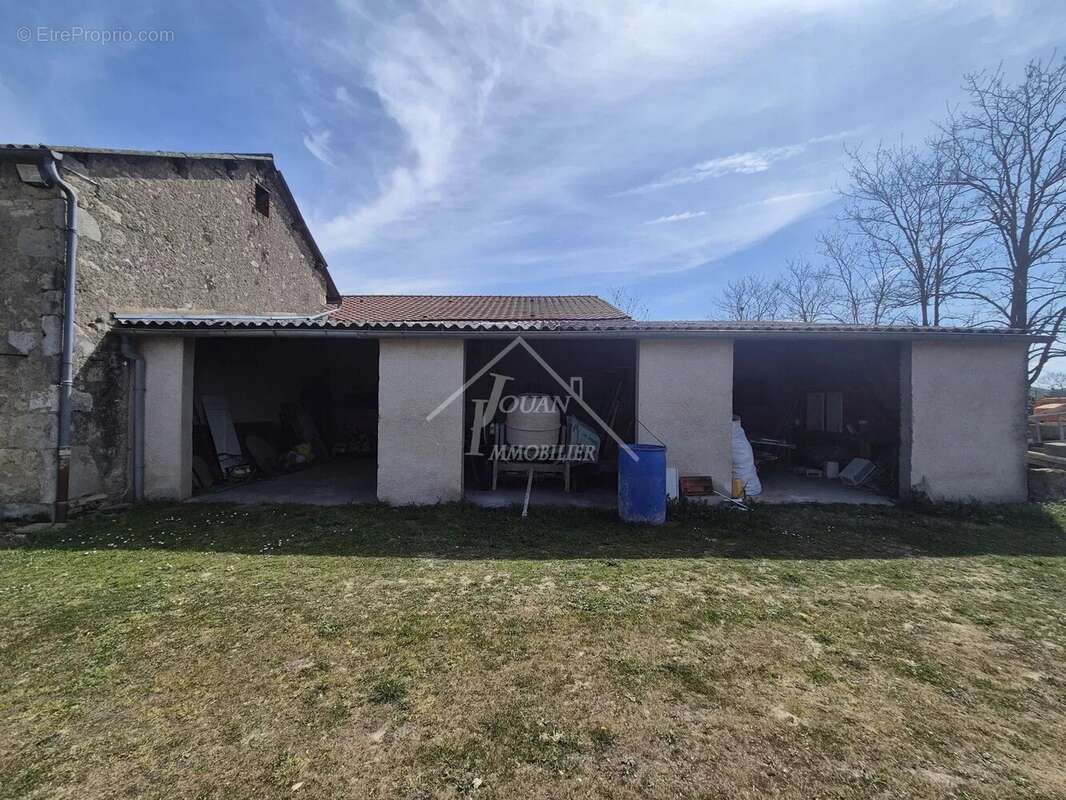 Commerce à SAINT-GERMAIN-DE-SALLES