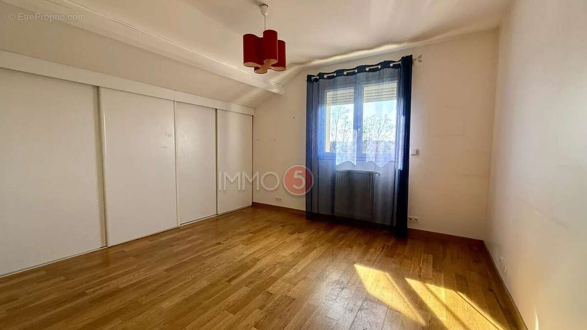 Appartement à LES PAVILLONS-SOUS-BOIS