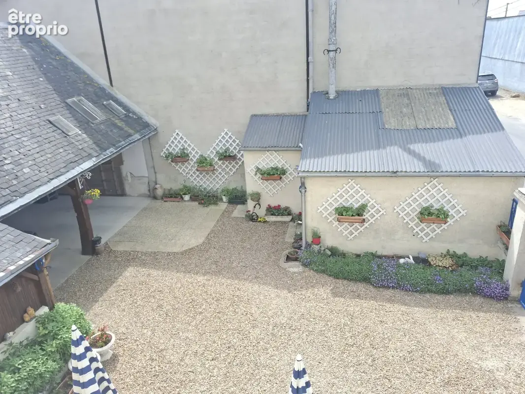 Maison de ville pleine de 137 m2 idéalement située en plein centre d’Allonnes, entre Bourgueil et Saumur,  pro - photo 3