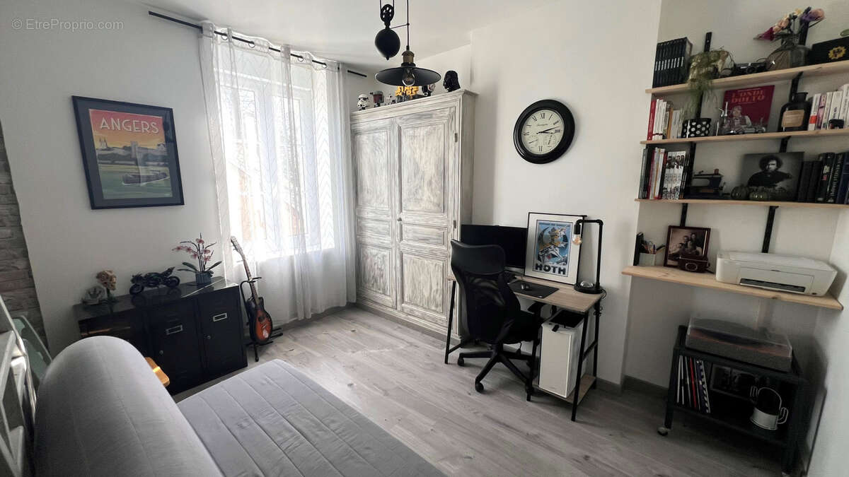 Maison à SAINT-CLEMENT-DE-LA-PLACE