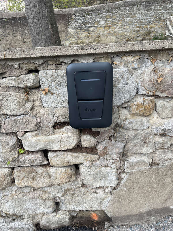 Parking à SAINT-GENEST-LERPT