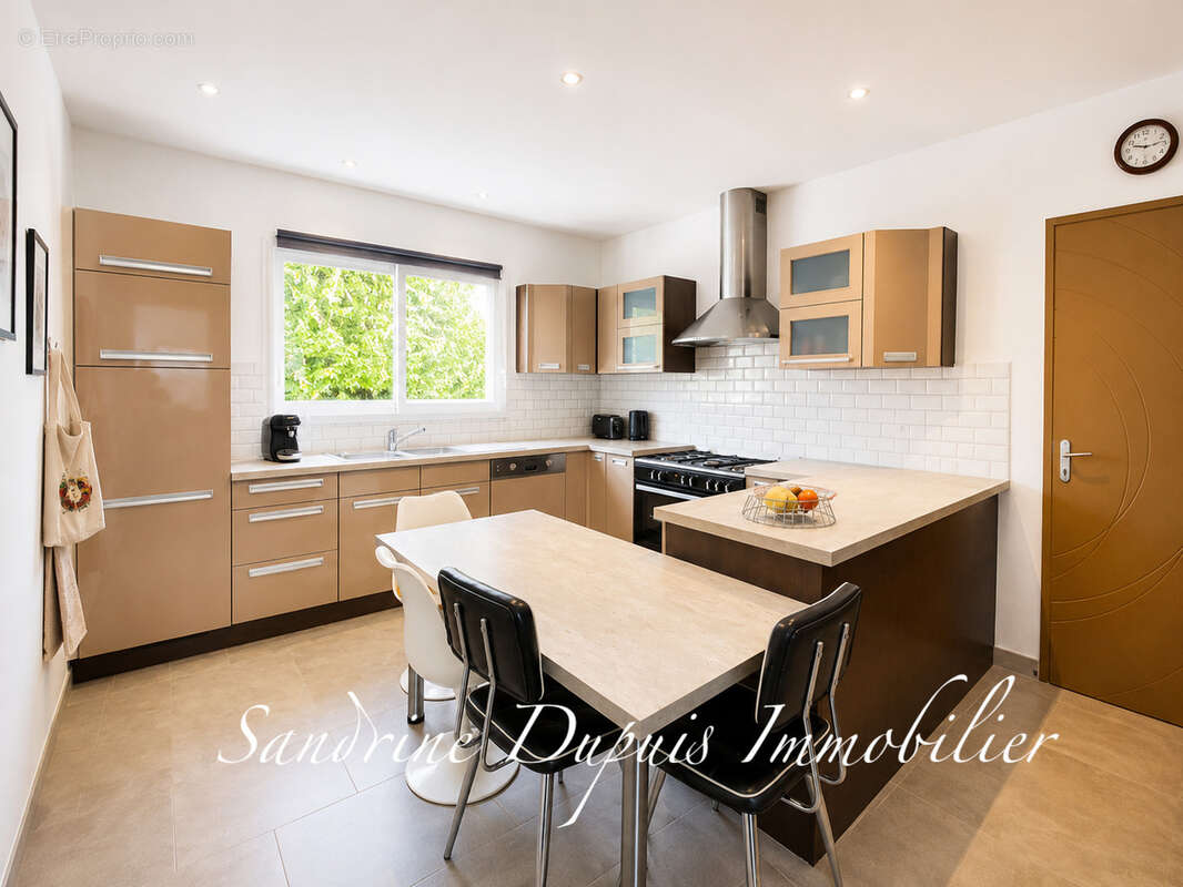 Maison de plain-pied 150 m2   4 chambres   Grand garage    À 7 min de Saintes - photo 5