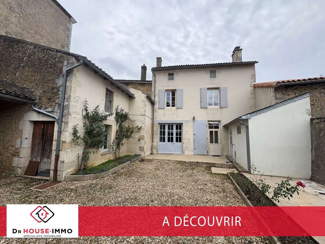Maison à GENCAY