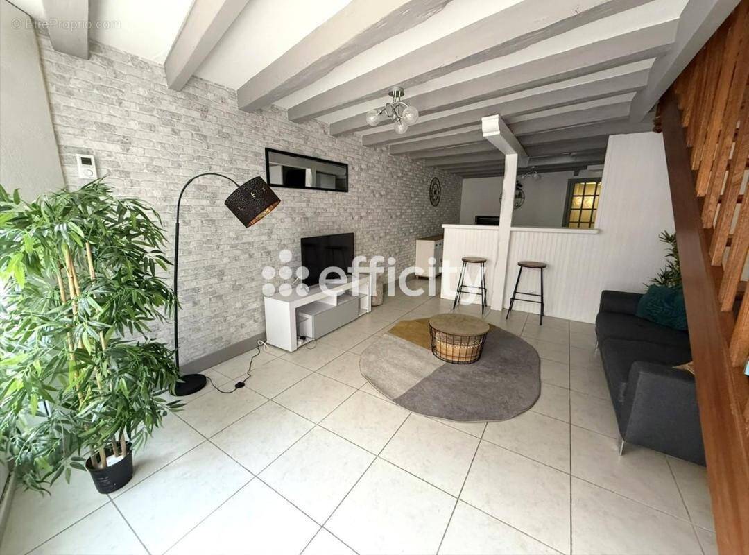 Maison 64 m² à La Couronne  - photo 1