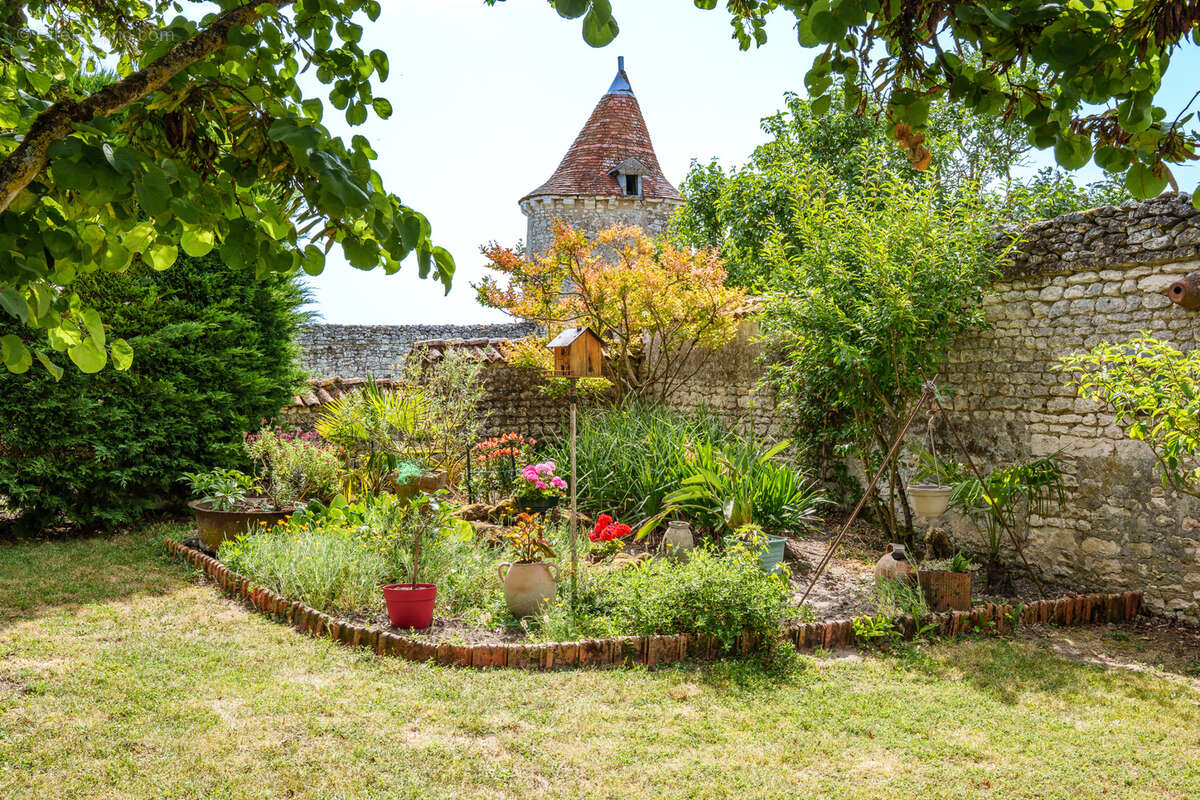 Ancien corps de ferme fortifié du XVIᵉ siècle   Une propriété de caractère aux multiples possibilités - photo 10