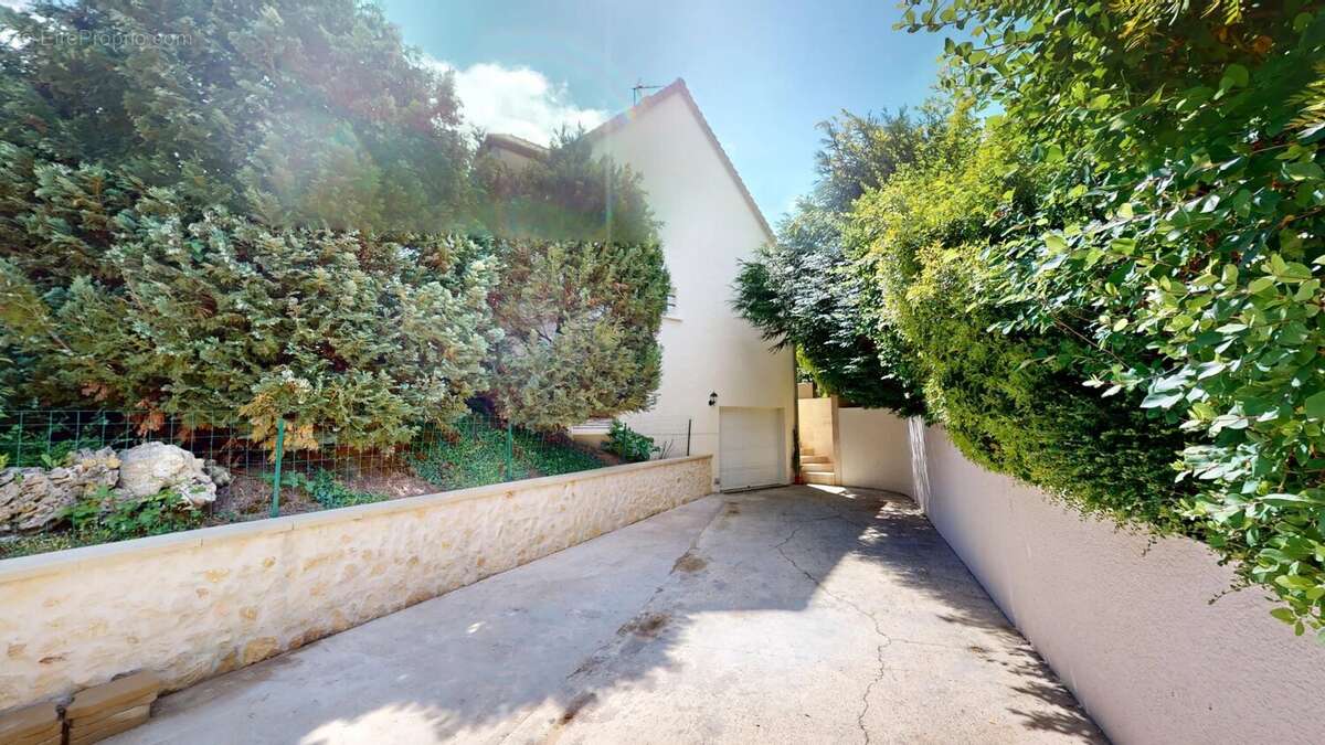 Maison à COUBRON