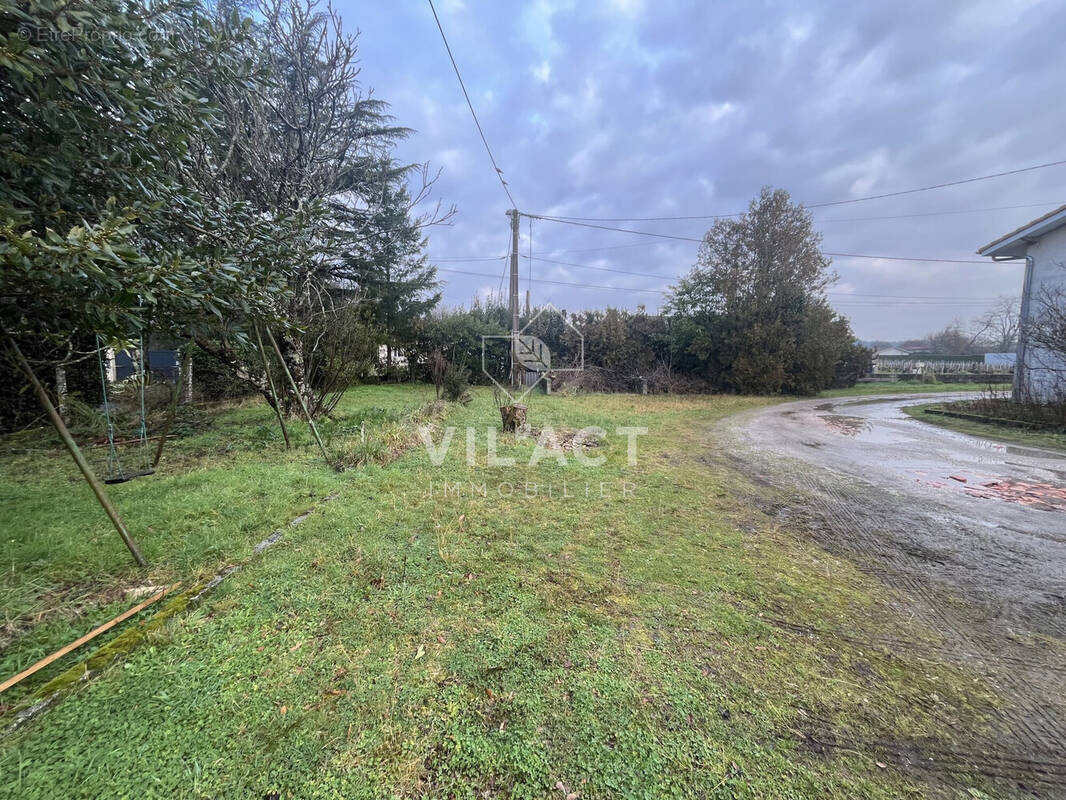 Terrain à SAINT-LAURENT-MEDOC