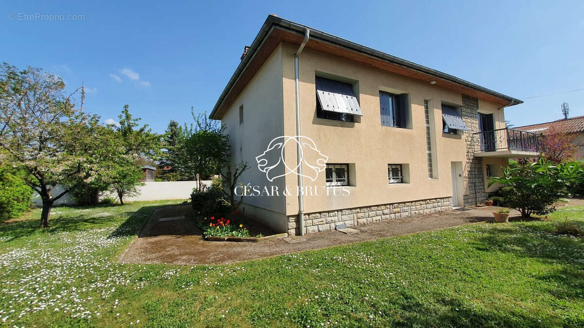 Maison 130 m² à Decines-Charpieu  - photo 9