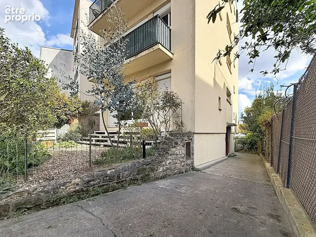 SURESNES/ Maréchal de Lattre de Tassigny - Vue Paris - Appartement Studio 36m² - 1 Cave - 1 BOX - photo 15