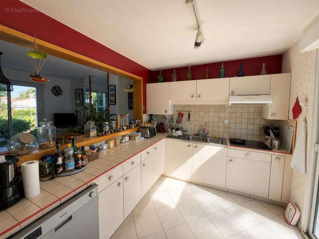 Maison de 8 pièces de 141 m² à La Chapelle-Saint-Laurent - photo 5