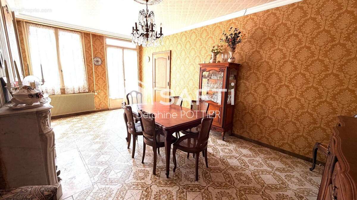 Maison 393 m² à Crepy-En-Valois  - photo 3
