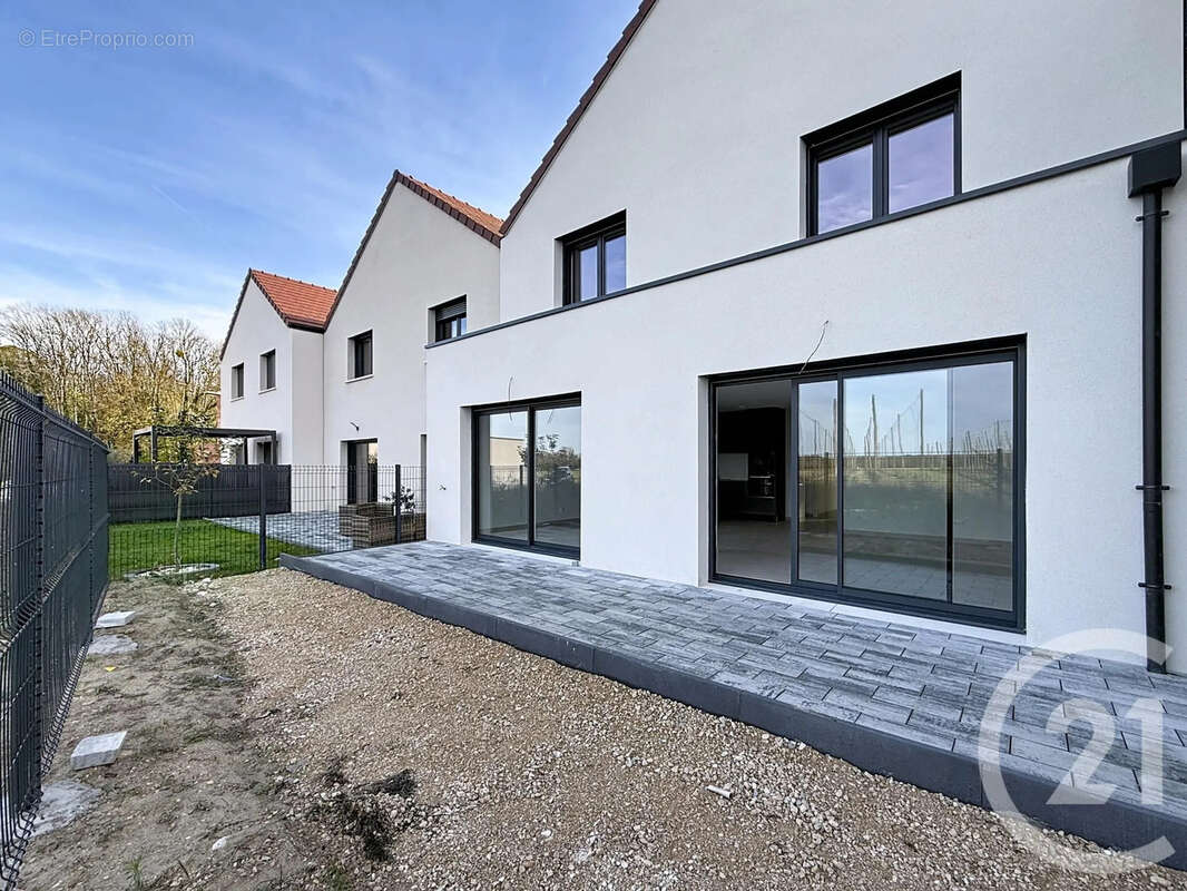 Maison à SAINT-JULIEN